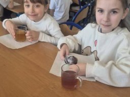 Rok szkolny 2025-2026 - 69 - Dzien herbaty w swietlicy szkolnej